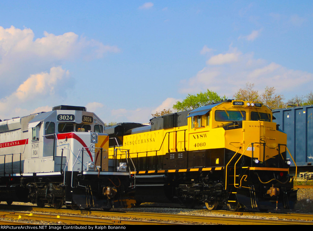 Heritage unit 3024 and newly painted 4064 side by side at the east end of the MC yard